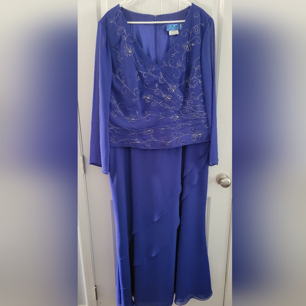 Elegant Royal Blue Long Sleeve Evening Dress